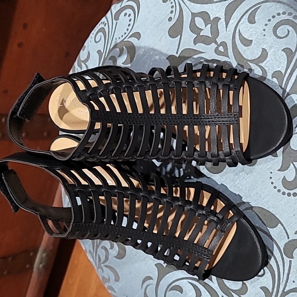 Black Stappy Sandal, size 9